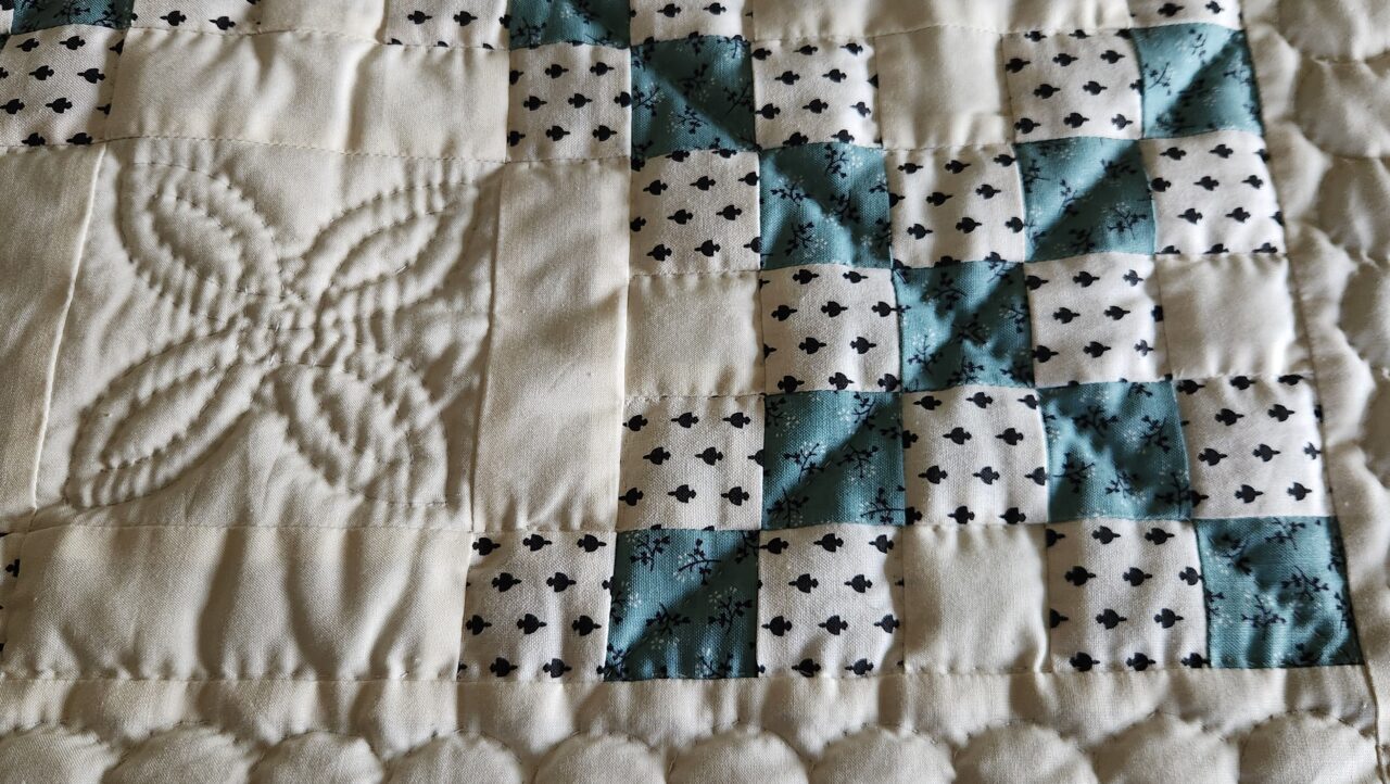 Charming Blue/Green and Ivory Cream Irish Chain Quilt - Image 3