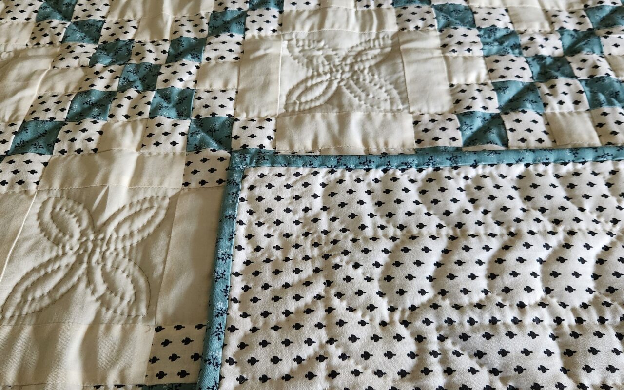 Charming Blue/Green and Ivory Cream Irish Chain Quilt - Image 4