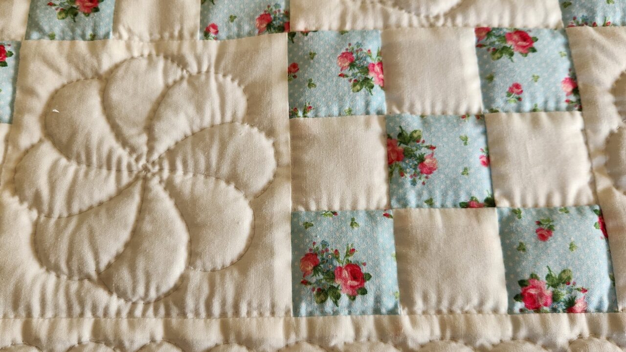 Cottage Garden Roses Nine Patch Quilt - Image 3