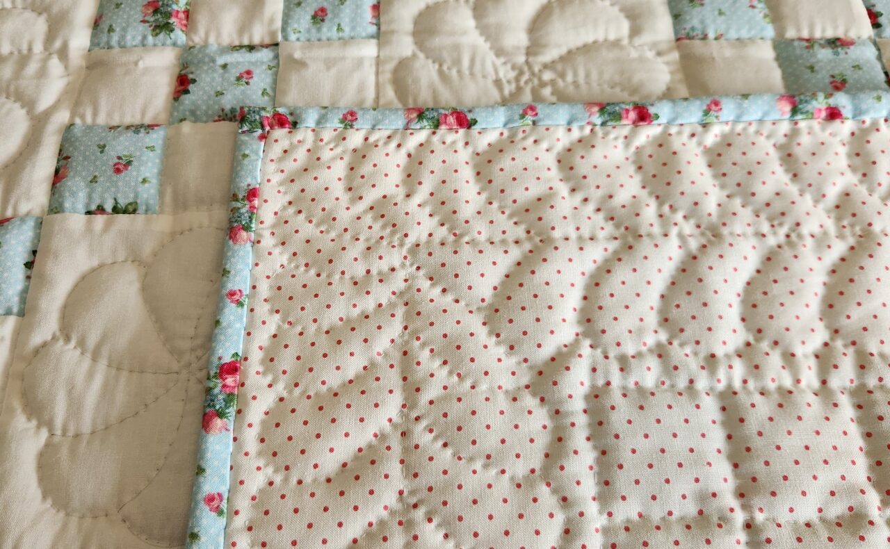 Cottage Garden Roses Nine Patch Quilt - Image 4