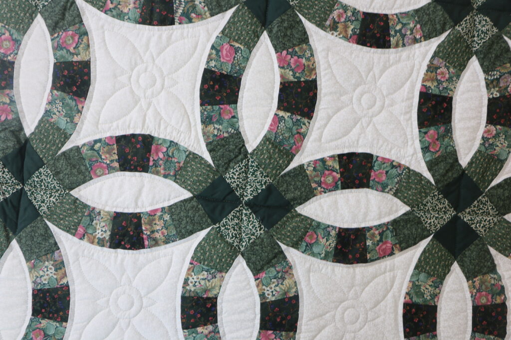 Green Double Wedding Ring Quilt - Image 6