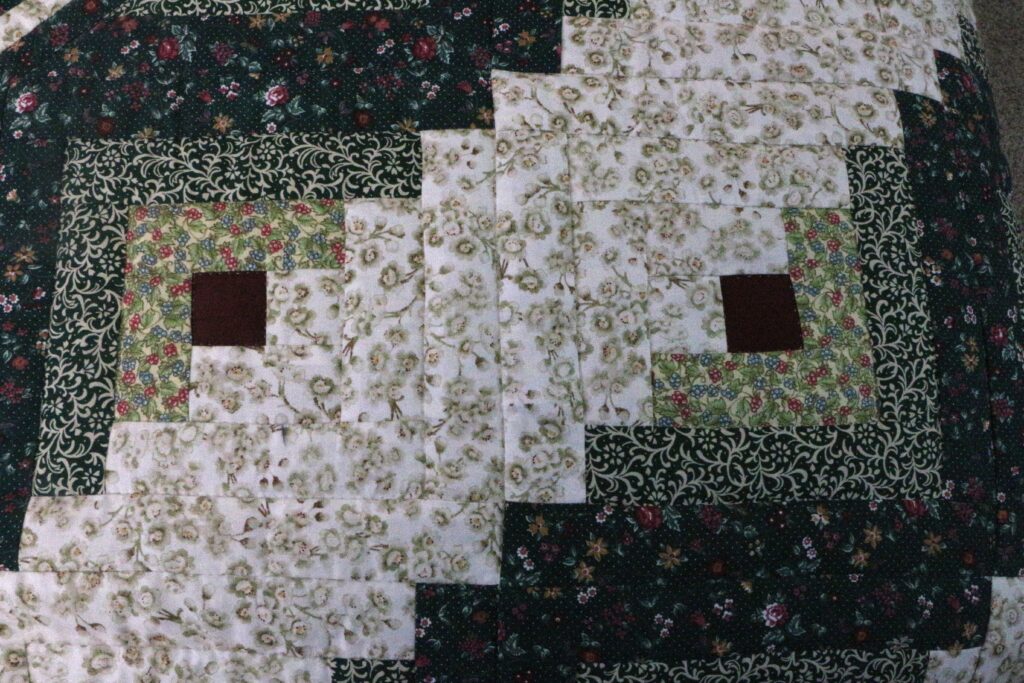 Green and Cranberry Lone Star Log Cabin - Image 4