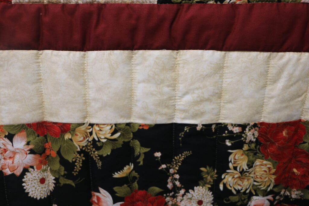 Red Gold Cream Star Log Cabin Quilt - Image 8