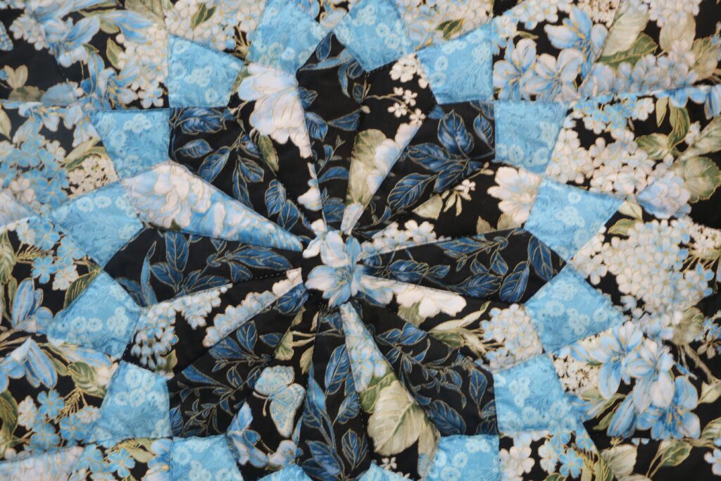 Dahlia Table Top - Image 4