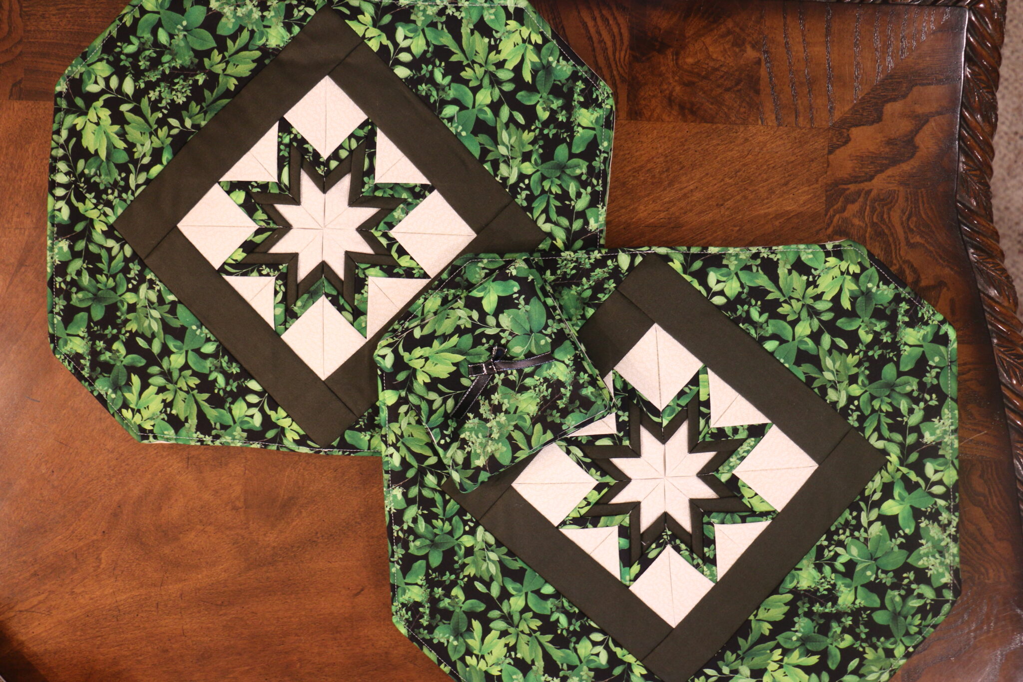 Handmade Folded Star Placemats and Coasters - Image 4