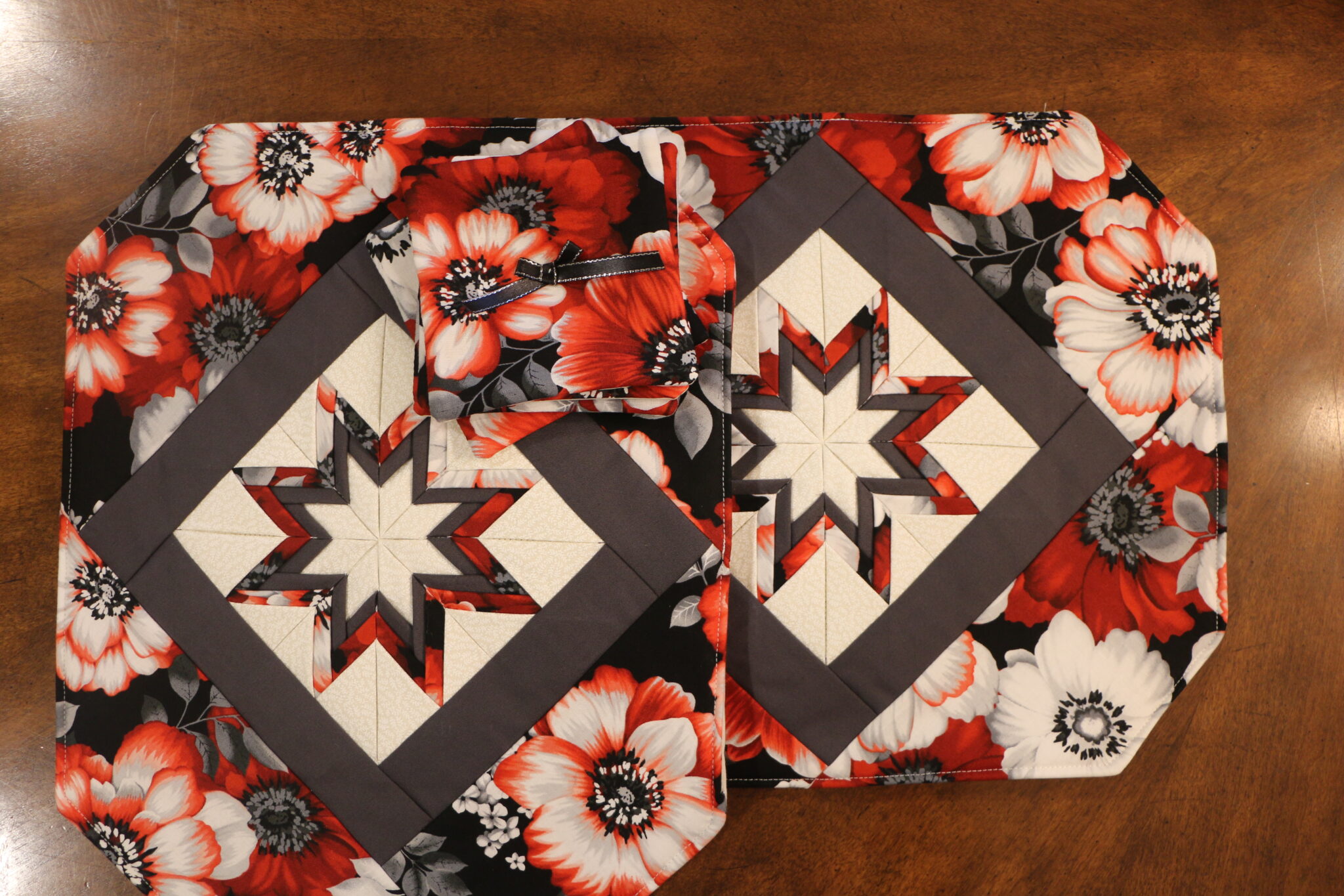 Handmade Folded Star Placemats and Coasters - Image 5